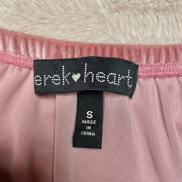 Derek Heart Mauve Velvet Off-the-shoulder Dress - Picture 4 of 4